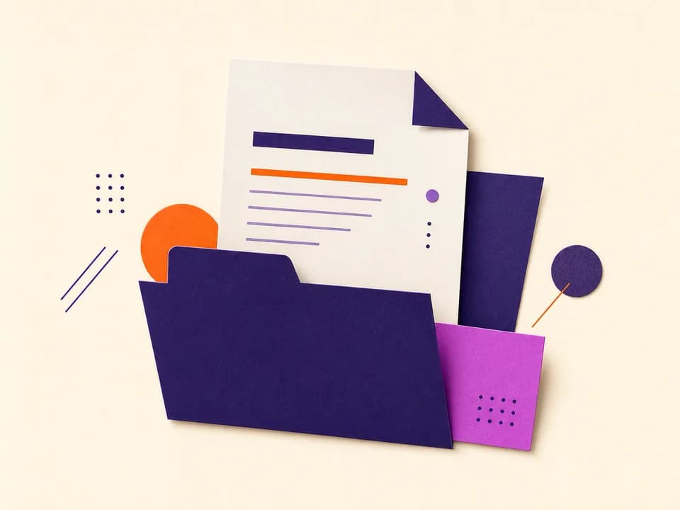 Documentos organizados e materiais de comunicação.